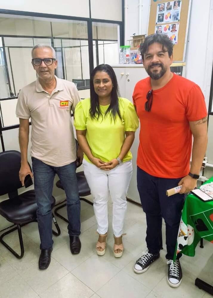 SINDICATO SE REÚNE COM REPRESENTANTES DA SEC E SAEB PARA DEFENDER DIREITOS DA REDE ESTADUAL 