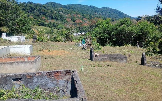 PREFEITURA DE ILHÉUS REALIZA LIMPEZA E ROÇAGEM NO CEMITÉRIO DE PIMENTEIRA