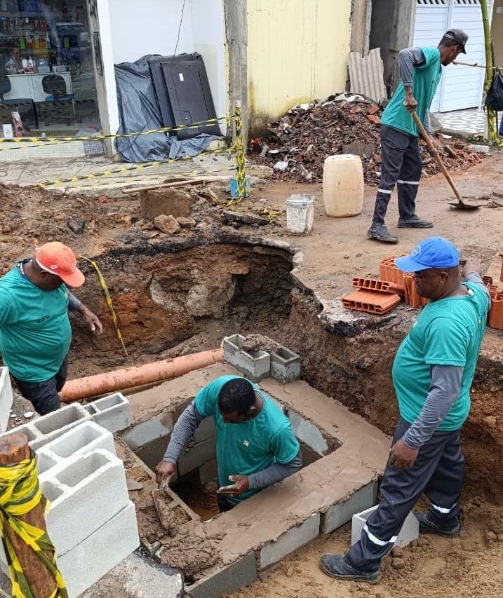 OBRA DE DRENAGEM É EXECUTADA NA RUA CAMPO VERDE, NO TEOTÔNIO VILELA, EM ILHÉUS