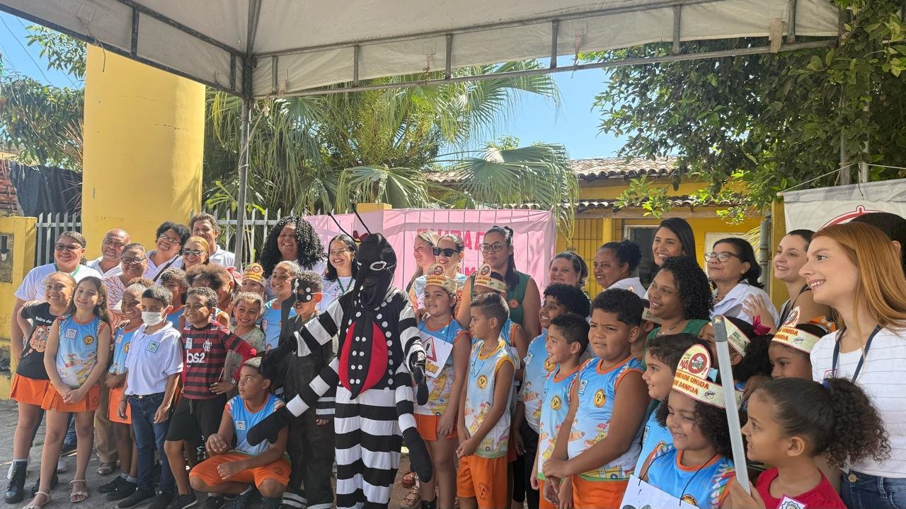 MUTIRÃO DE LIMPEZA MOBILIZA MORADORES DO ILHÉUS II NO COMBATE À DENGUE MUTIRÃO DE LIMPEZA MOBILIZA MORADORES DO ILHÉUS II NO COMBATE À DENGUE