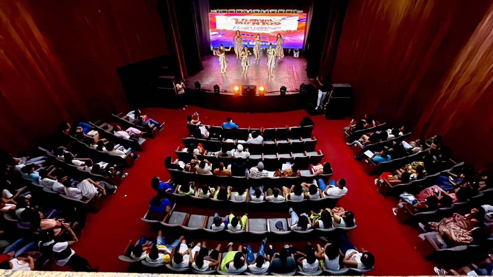 ESTUDANTES DE ILHÉUS ENCANTAM PÚBLICO NO FESTIVAL DE TALENTOS 2025 ESTUDANTES DE ILHÉUS ENCANTAM PÚBLICO NO FESTIVAL DE TALENTOS 2025