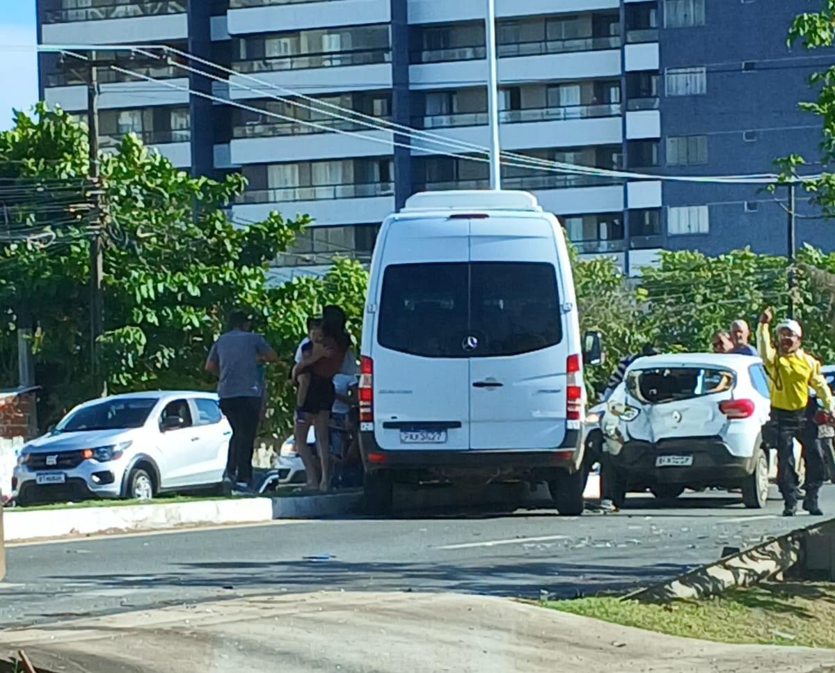 ACIDENTES NA BA-001 COMPLICAM O TRÂNSITO NA ZONA SUL DE ILHÉUS