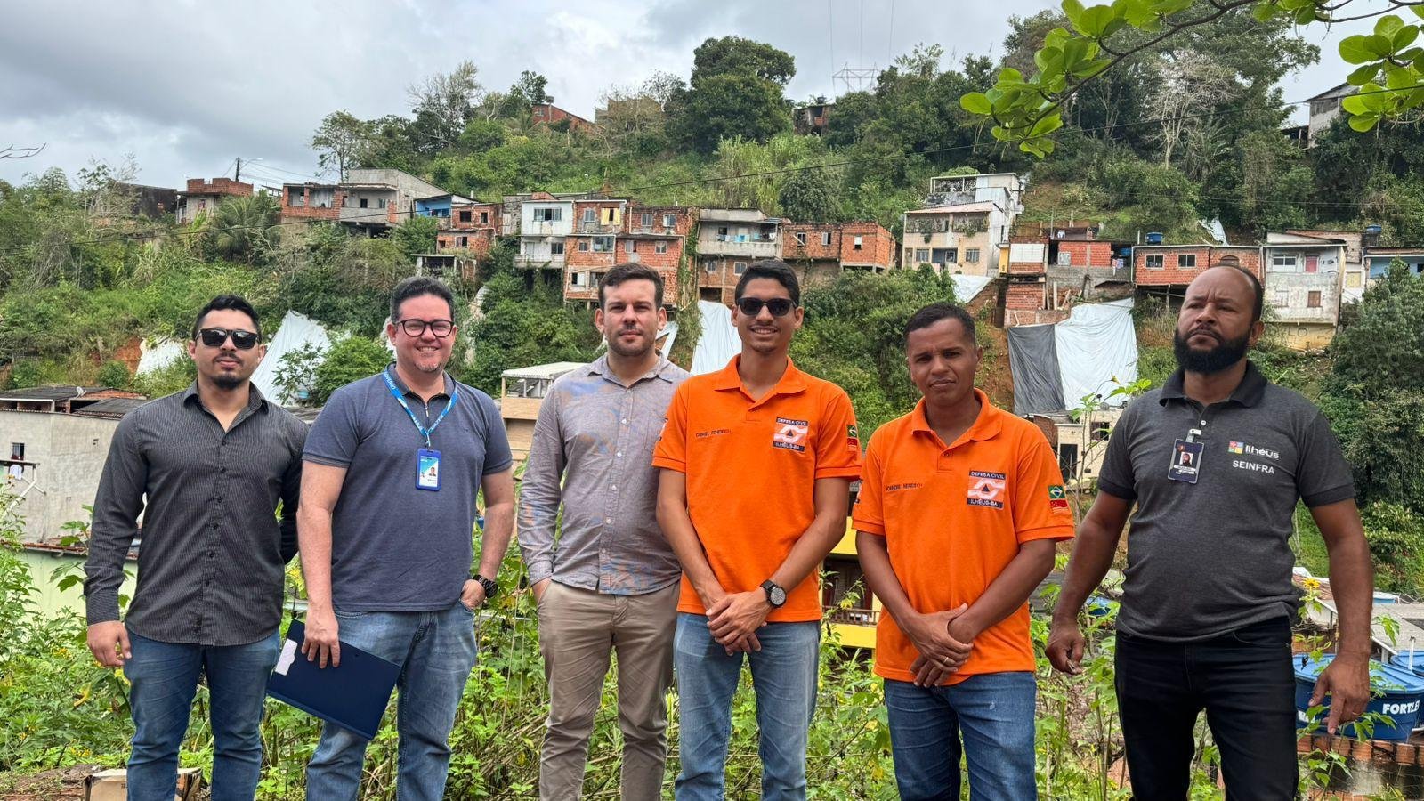 PREFEITURA E CAIXA ECONÔMICA REALIZAM VISTORIA EM ENCOSTAS DE ILHÉUS  PREFEITURA E CAIXA ECONÔMICA REALIZAM VISTORIA EM ENCOSTAS DE ILHÉUS