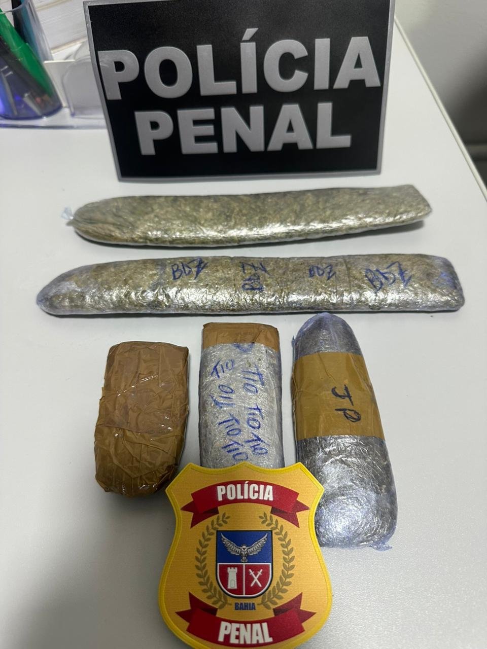 MULHER É FLAGRADA TENTANDO ENTRAR COM DROGAS EM CONJUNTO PENAL NO INTERIOR DA BAHIA MULHER É FLAGRADA TENTANDO ENTRAR COM DROGAS EM CONJUNTO PENAL NO INTERIOR DA BAHIA