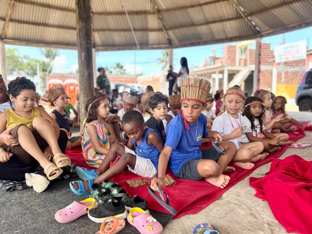 A AVENTURA DE MARIÁ E MURECI ENCANTA CRIANÇAS NAS PRIMEIRAS APRESENTAÇÕES EM ILHÉUS