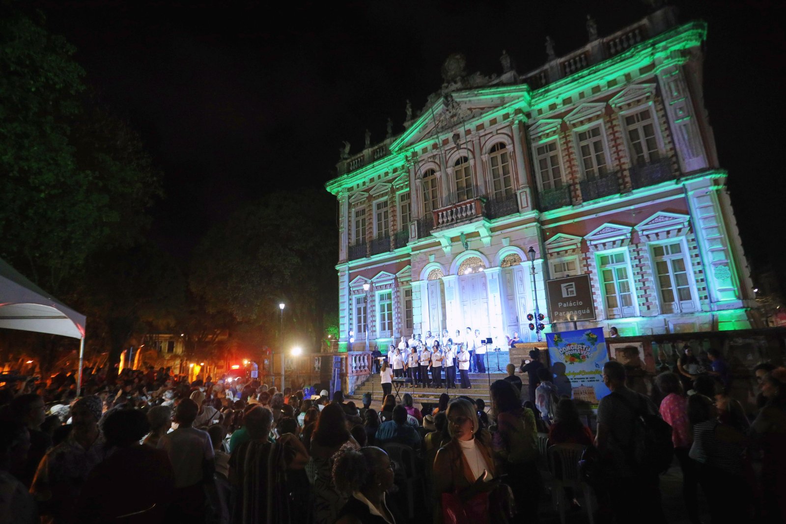 CONCERTO DE PRIMAVERA REÚNE CORAIS NA ESCADARIA DO PALÁCIO PARANAGUÁ