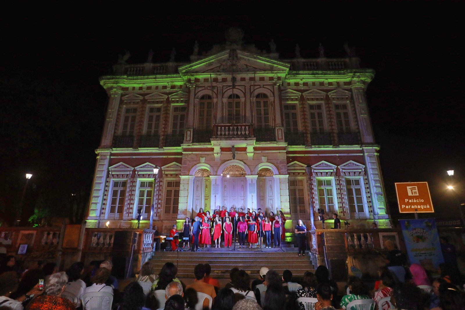 CONCERTO DE PRIMAVERA REÚNE CORAIS NA ESCADARIA DO PALÁCIO PARANAGUÁ