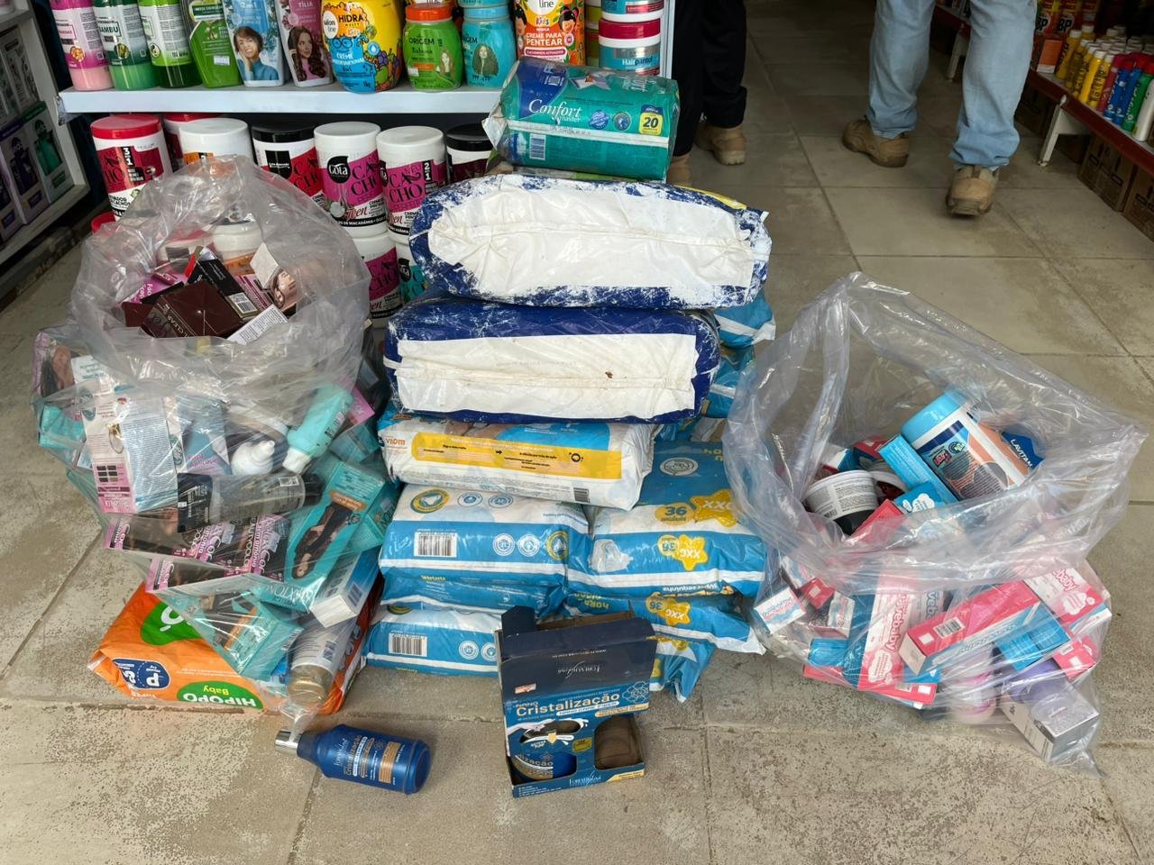 MEGA OPERAÇÃO FISCALIZA FARMÁCIAS CLANDESTINAS E IRREGULARES E APREENDE QUASE 5 MIL MEDICAMENTOS EM ILHÉUS