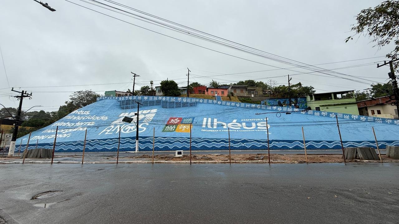 PAREDÃO DO PARQUE INFANTIL E ESCADARIA DO ALTO DA LEGIÃO, EM ILHÉUS, SÃO REVITALIZADOS PAREDÃO DO PARQUE INFANTIL E ESCADARIA DO ALTO DA LEGIÃO, EM ILHÉUS, SÃO REVITALIZADOS