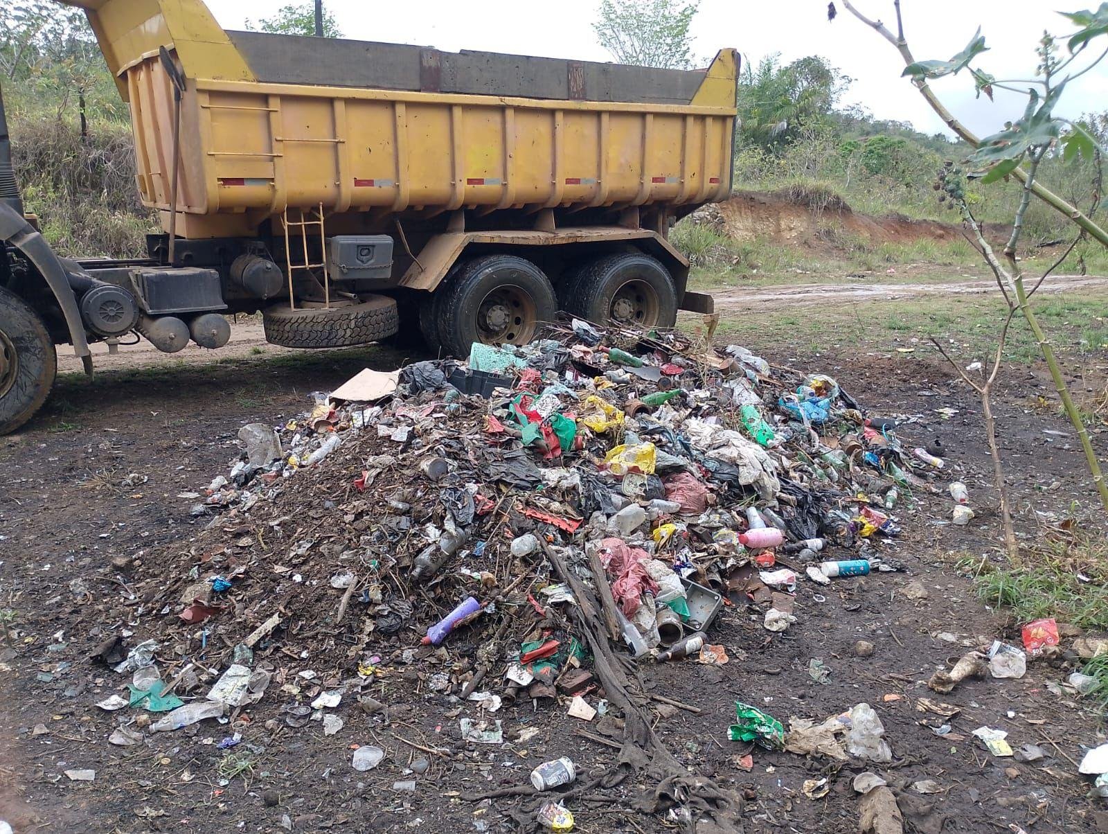 ÁREA USADA PARA DESCARTE IRREGULAR DE LIXO É LIMPA EM INEMA ÁREA USADA PARA DESCARTE IRREGULAR DE LIXO É LIMPA EM INEMA