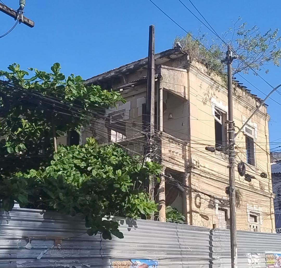 PALACETE CORONEL AURELIANO BRANDÃO PINTO: ENTRE O ABANDONO E A BUROCRACIA