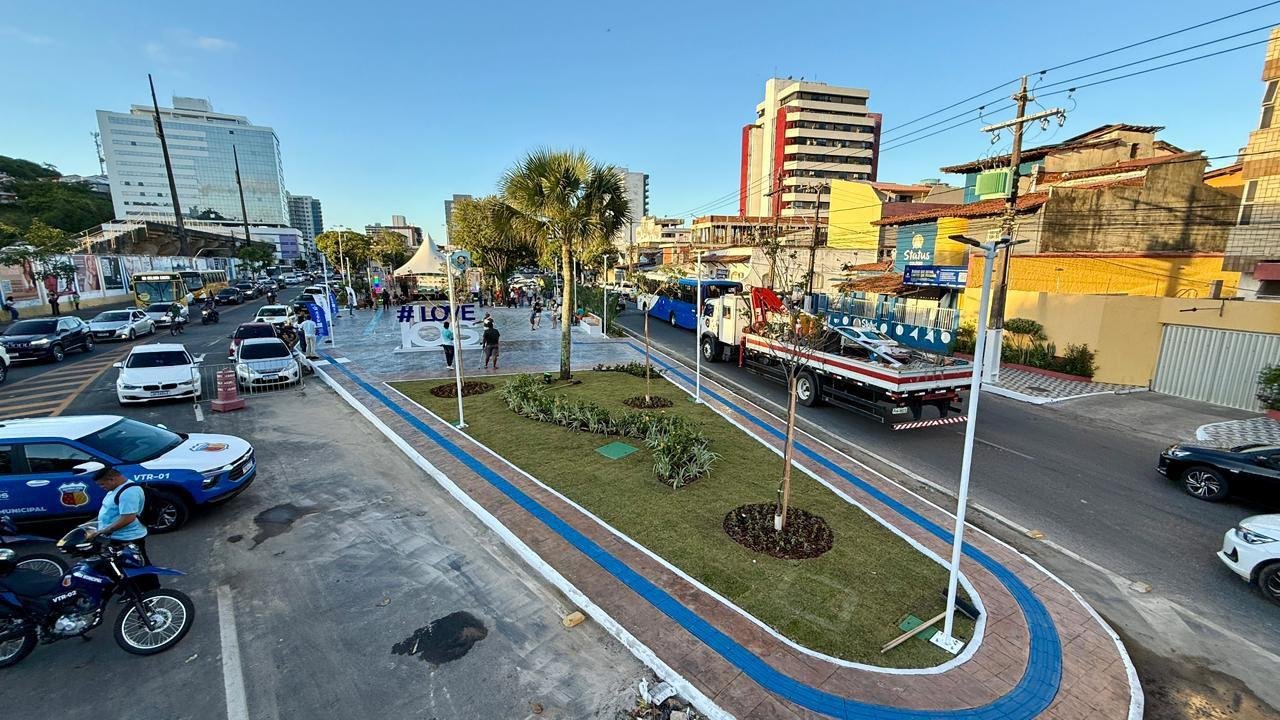 PRAÇA MISAEL TAVARES É INAUGURADA COM DESTAQUE PARA TÚNEL DE ÁGUA LUMINOSA PRAÇA MISAEL TAVARES É INAUGURADA COM DESTAQUE PARA TÚNEL DE ÁGUA LUMINOSA