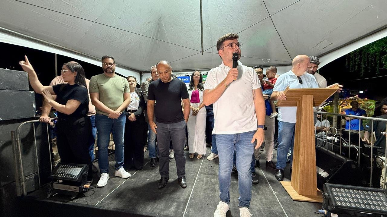 PRAÇA MISAEL TAVARES É INAUGURADA COM DESTAQUE PARA TÚNEL DE ÁGUA LUMINOSA PRAÇA MISAEL TAVARES É INAUGURADA COM DESTAQUE PARA TÚNEL DE ÁGUA LUMINOSA