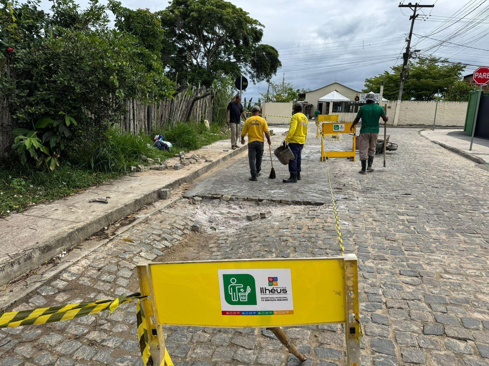 REASSENTAMENTO DE PARALELO É REALIZADO NA RUA HORÁCIO FARIA DE SOUZA, NO BAIRRO CONQUISTA EM ILHÉUS REASSENTAMENTO DE PARALELO É REALIZADO NA RUA HORÁCIO FARIA DE SOUZA, NO BAIRRO CONQUISTA EM ILHÉUS