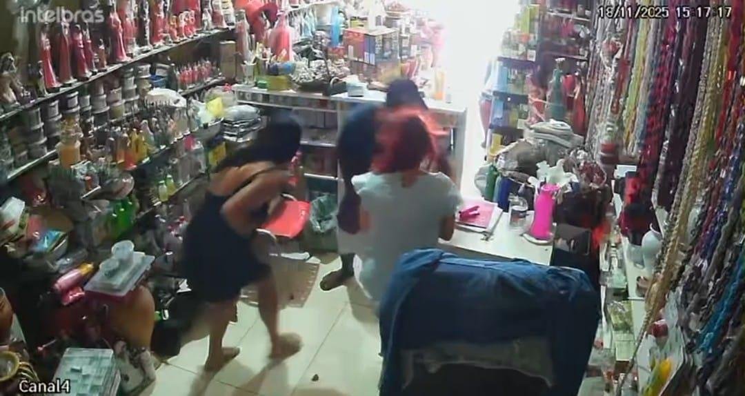 SUSPEITOS DE ASSALTO A LOJA NA AVENIDA ITABUNA SÃO PRESOS MINUTOS APÓS O CRIME EM ILHÉUS SUSPEITOS DE ASSALTO A LOJA NA AVENIDA ITABUNA SÃO PRESOS MINUTOS APÓS O CRIME EM ILHÉUS