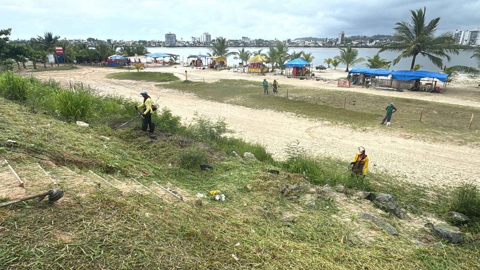 PRAIA DO CRISTO RECEBE SERVIÇOS DE ROÇAGEM E CAPINAGEM PRAIA DO CRISTO RECEBE SERVIÇOS DE ROÇAGEM E CAPINAGEM