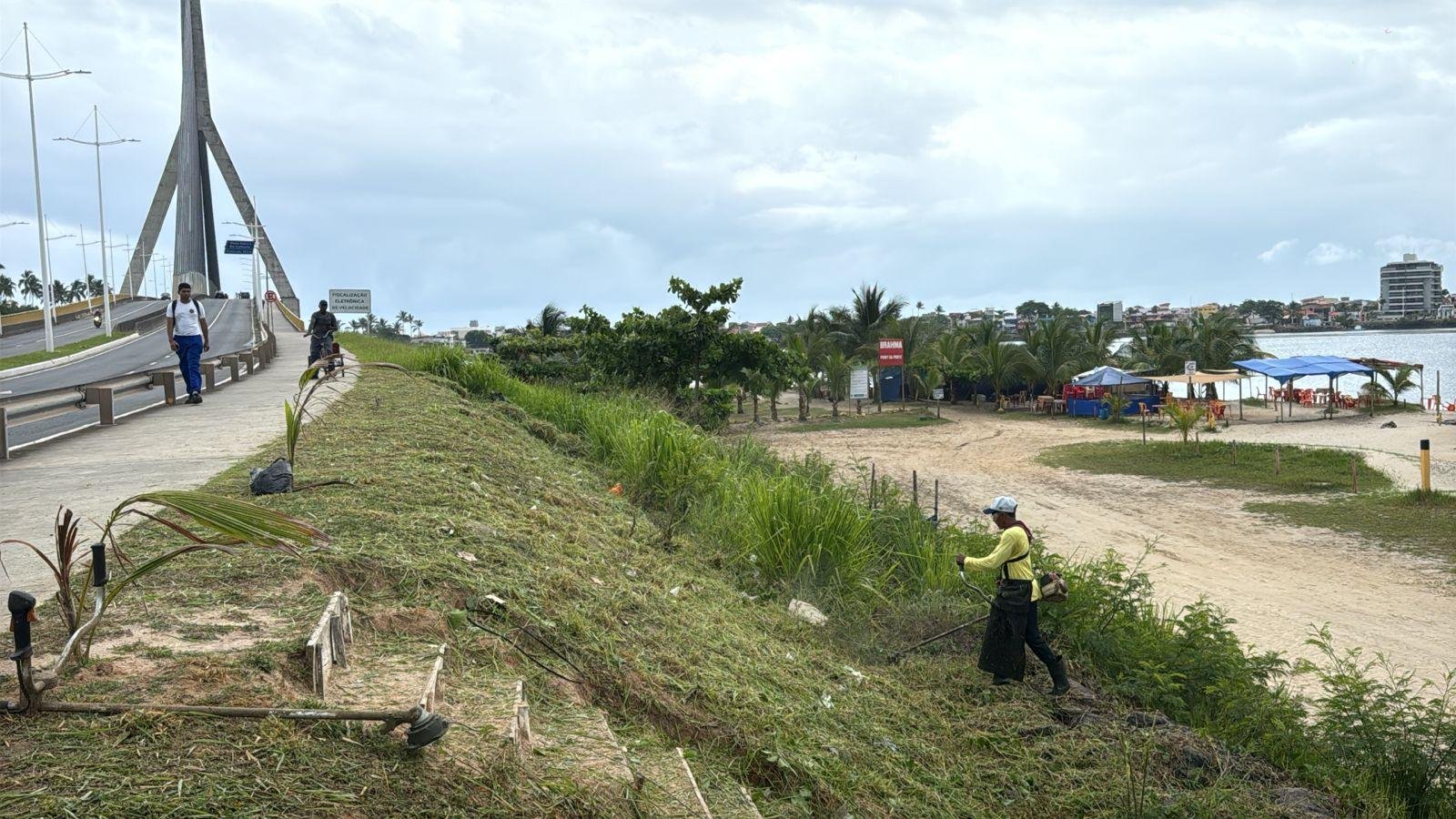 PRAIA DO CRISTO RECEBE SERVIÇOS DE ROÇAGEM E CAPINAGEM PRAIA DO CRISTO RECEBE SERVIÇOS DE ROÇAGEM E CAPINAGEM