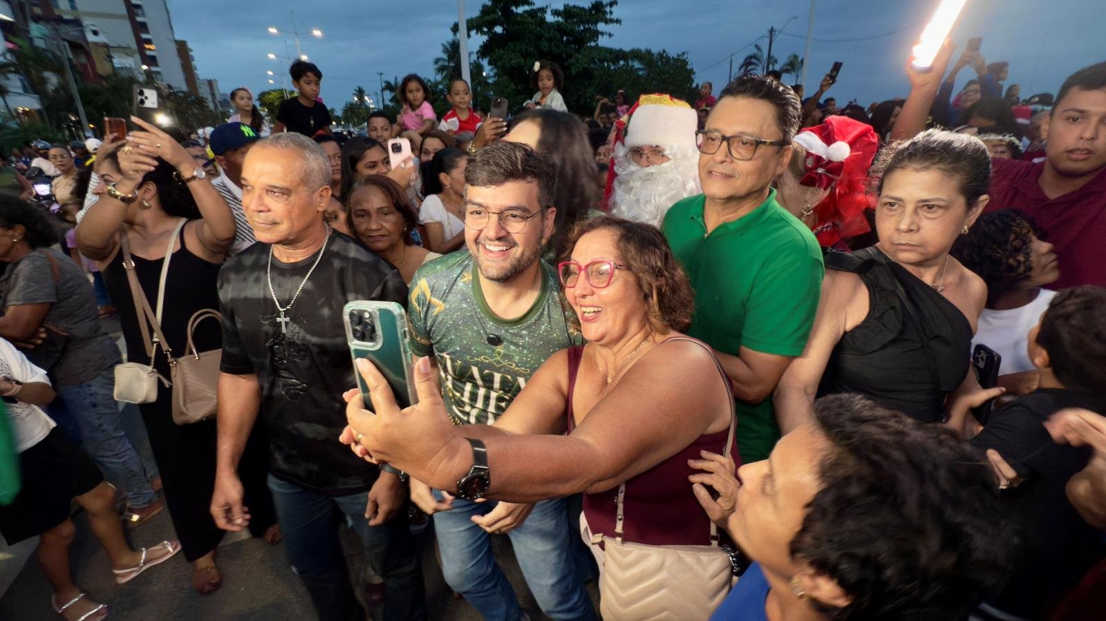 PAPAI NOEL ESTARÁ NA AVENIDA DOIS DE JULHO TODA SEXTA, SÁBADO E DOMINGO, DAS 17H ÀS 20H, ATÉ 6 DE JANEIRO