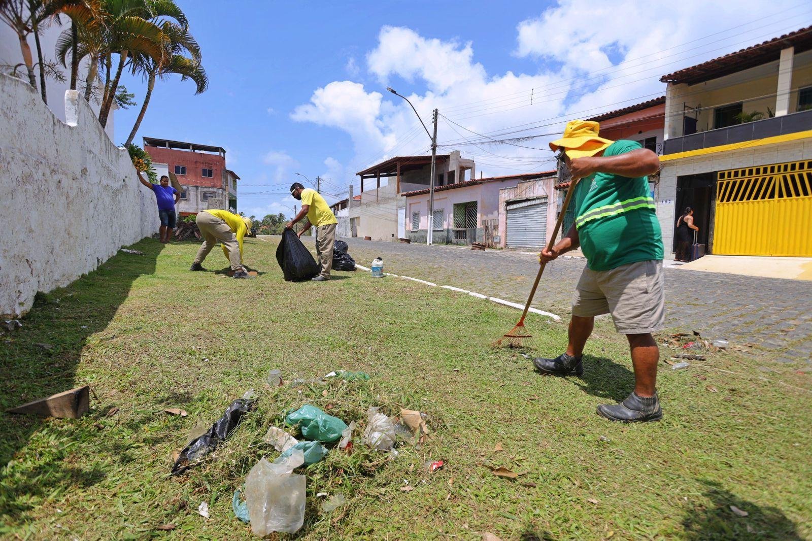 AÇÕES DE MANUTENÇÃO URBANA CHEGAM A PRAÇA CLÁUDIO MAGALHÃES, EM OLIVENÇA