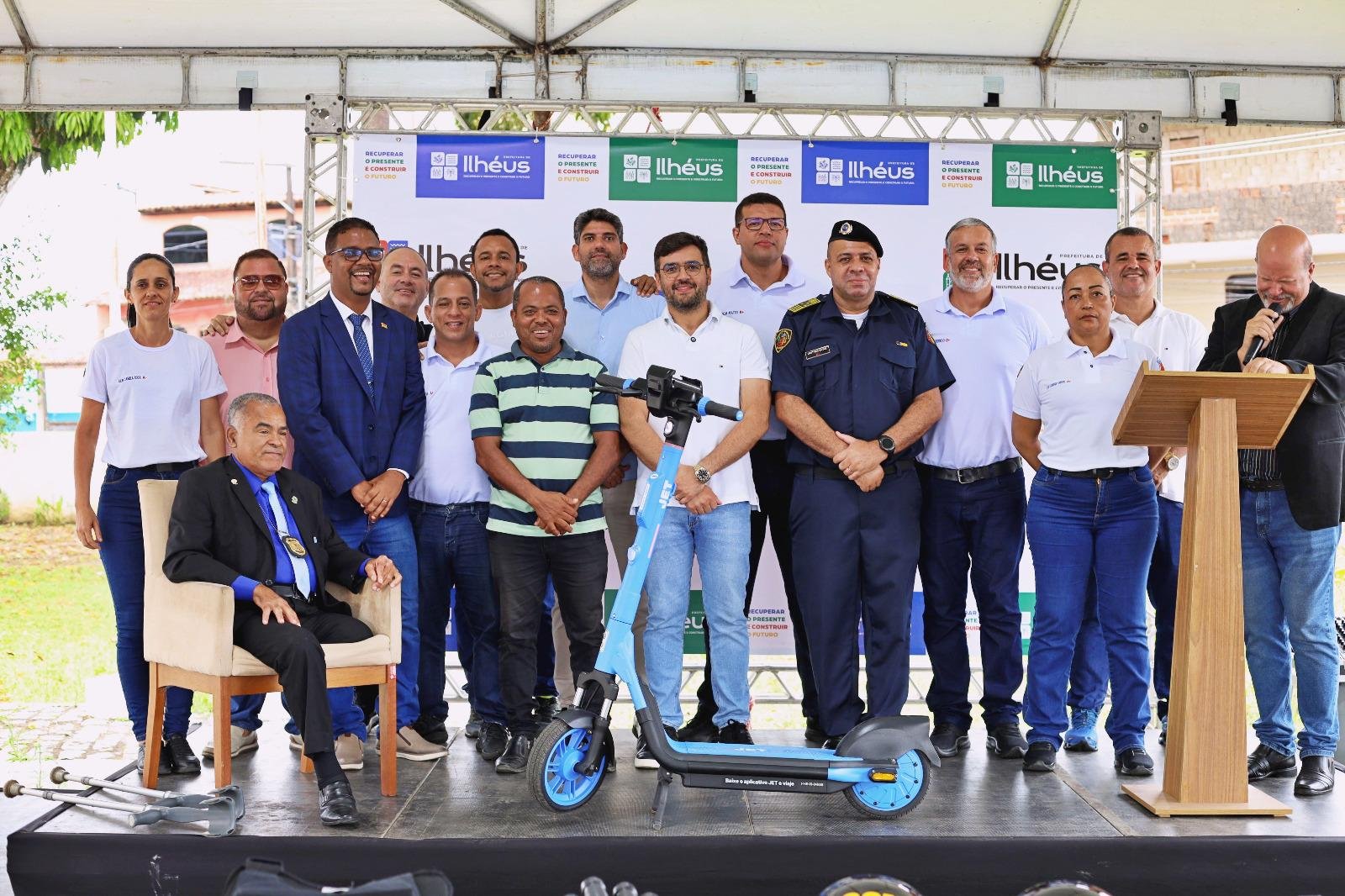 GUARDA CIVIL MUNICIPAL DE ILHÉUS RECEBE COLETES, MOTOS E NOVA VIATURA EM CERIMÔNIA DOS 45 ANOS