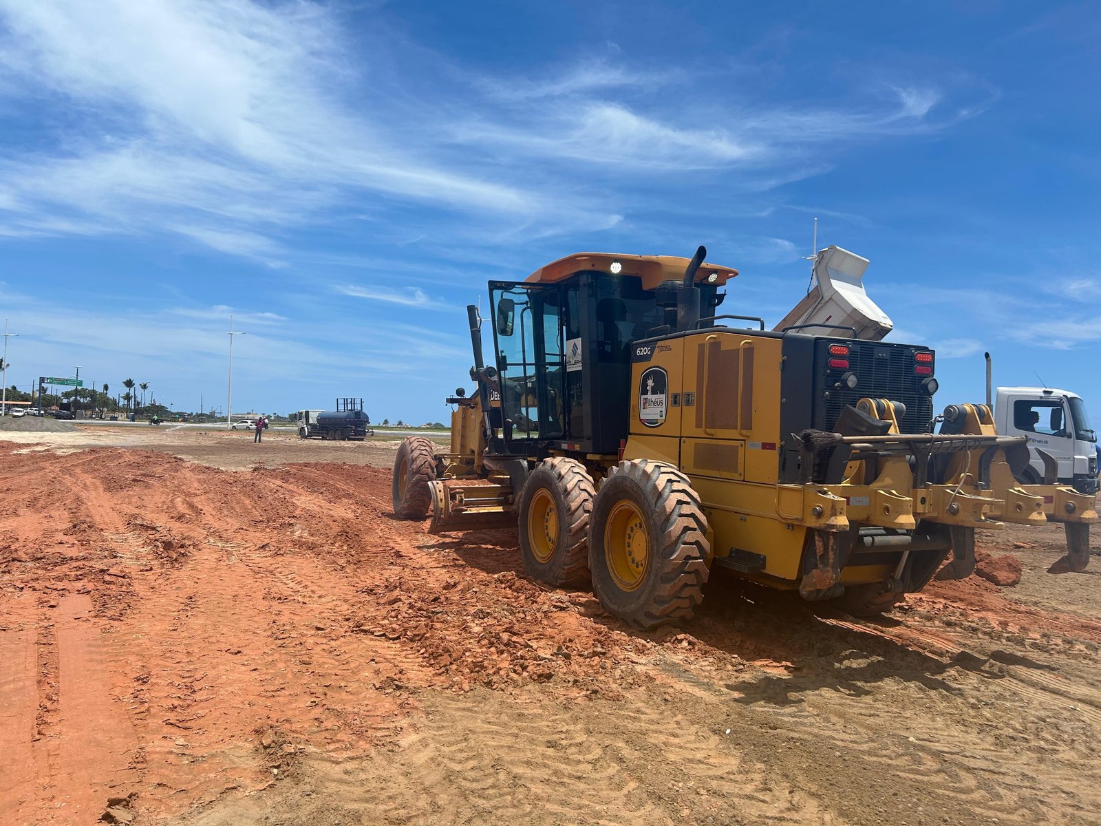 ÁREA NA SOARES LOPES PASSA POR PREPARAÇÃO PARA RECEBER NOVO ESTACIONAMENTO