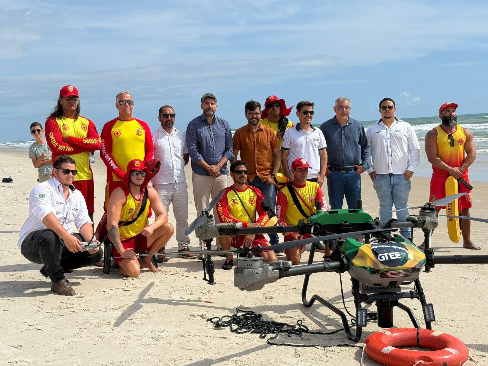 PREFEITO DE ILHÉUS MOSTRA TESTE DE RESGATE POR DRONE NAS PRAIAS DA CIDADE PREFEITO DE ILHÉUS MOSTRA TESTE DE RESGATE POR DRONE NAS PRAIAS DA CIDADE