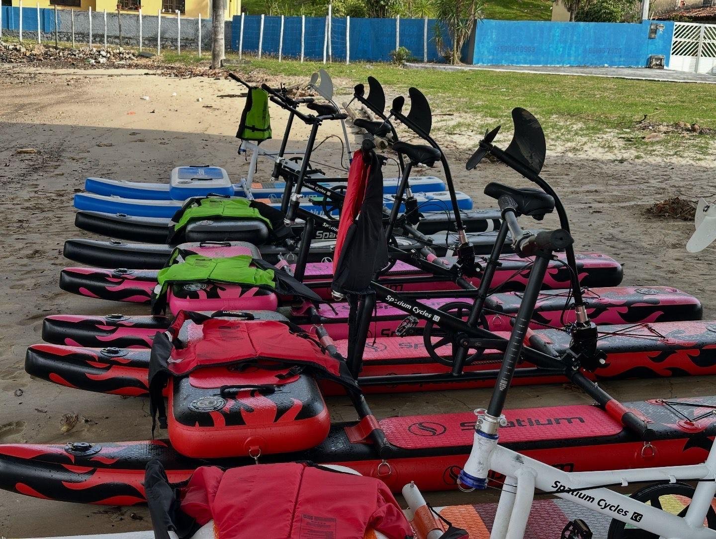 PASSEIO AQUÁTICO REÚNE MORADORES E TURISTAS NA PRAIA DA MARAMATA