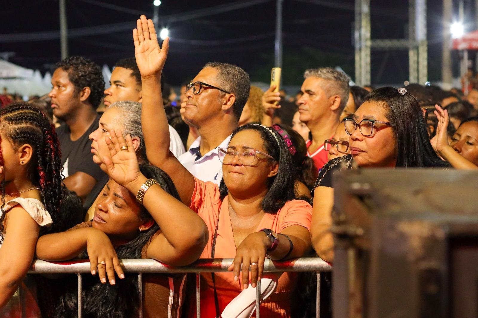ILHÉUS ABENÇOADA ABRE A VIRADA ILHÉUS 2026 COM NOITE MARCADA POR FÉ, ORGANIZAÇÃO E TRANQUILIDADE