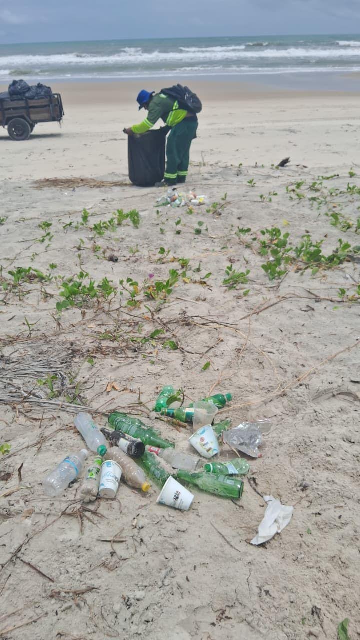 LIMPEZA NAS PRAIAS DO CURURUPE E OLIVENÇA É INTENSIFICADA