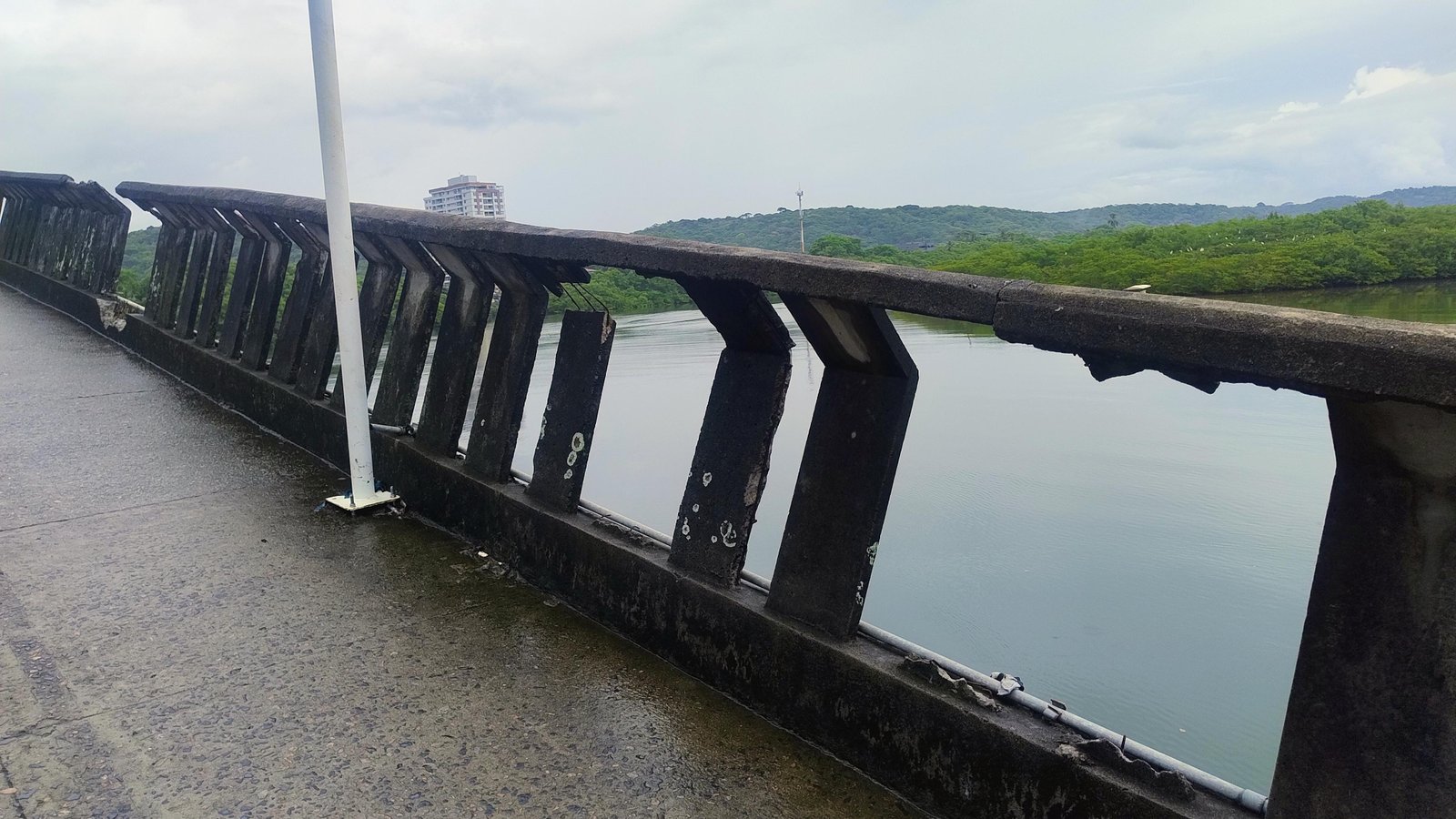 PASSARELA ENTRE BARRA (ITAÍPE) E SÃO MIGUEL APRESENTA RISCO DE DEGRADAÇÃO EM ILHÉUS