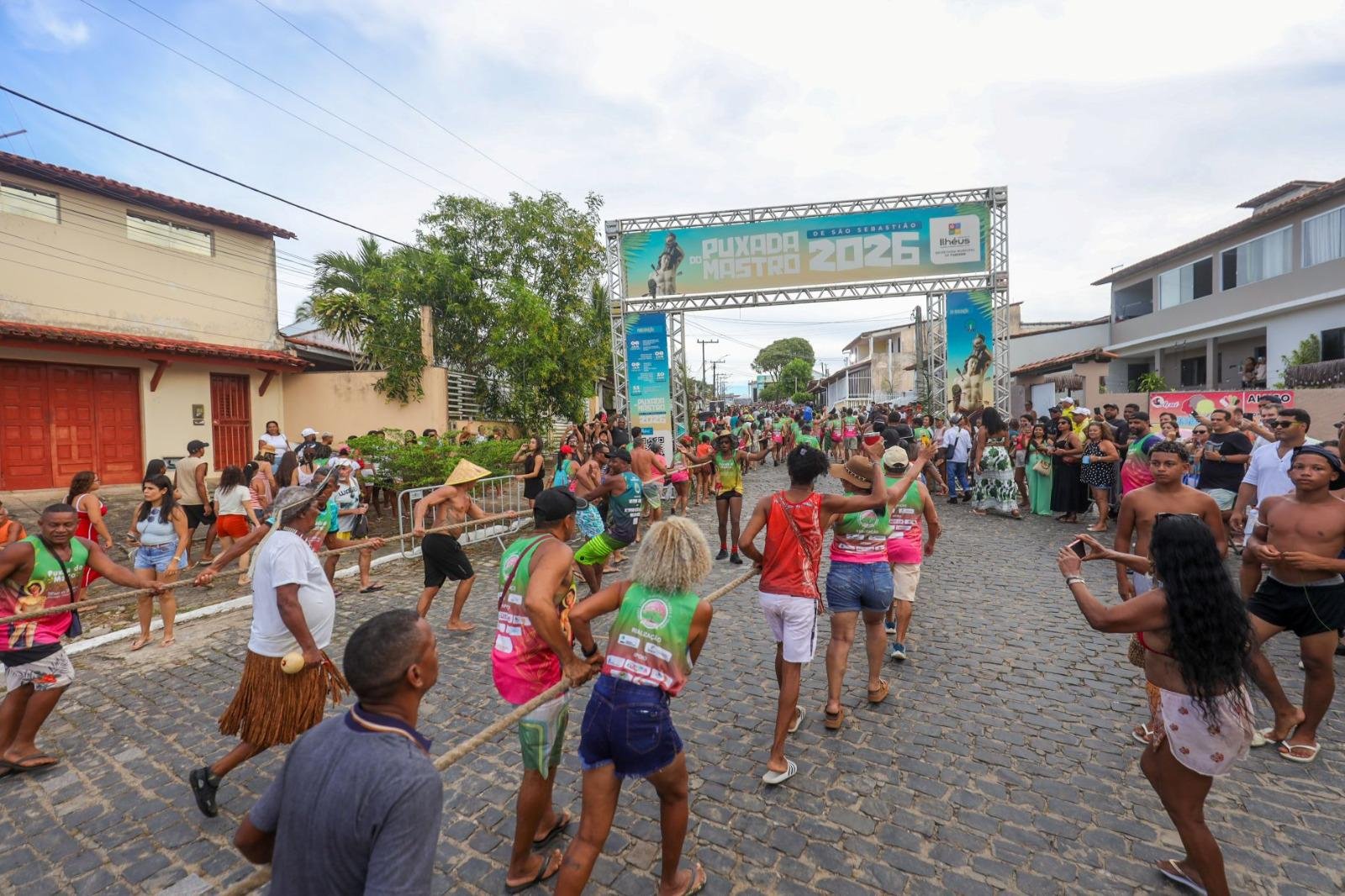 PUXADA DO MASTRO DE SÃO SEBASTIÃO MANTÉM TRADIÇÃO E REÚNE MULTIDÃO EM OLIVENÇA