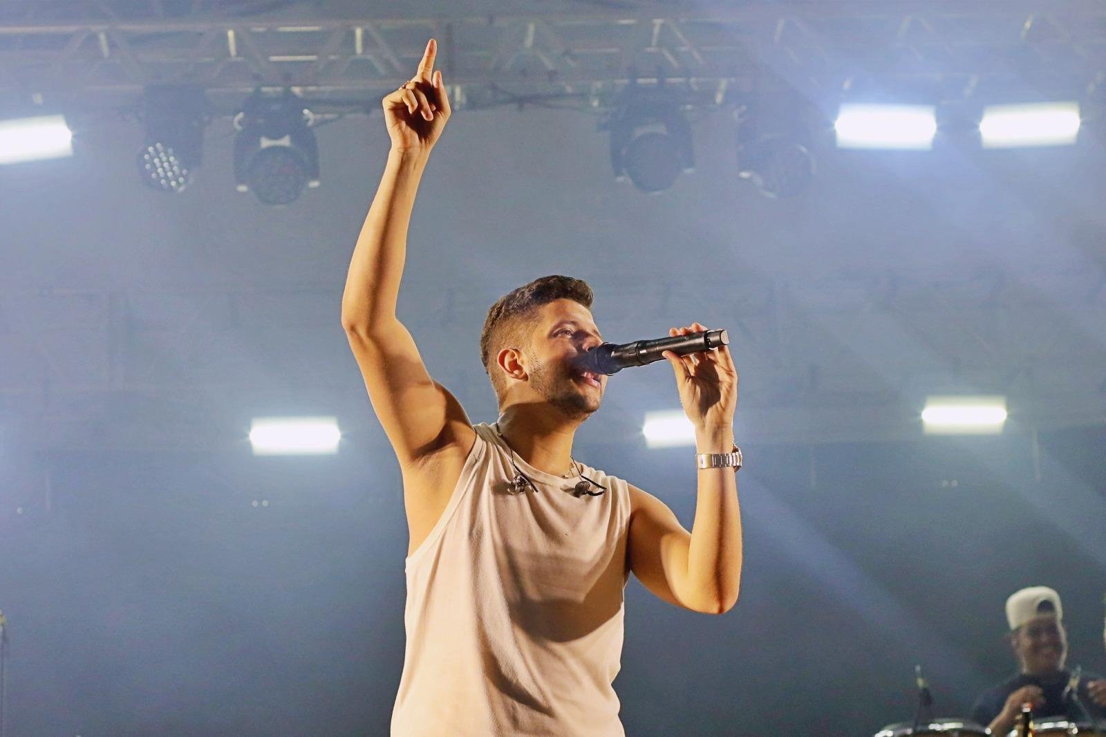 PUXADA DO MASTRO DE SÃO SEBASTIÃO MANTÉM TRADIÇÃO E REÚNE MULTIDÃO EM OLIVENÇA