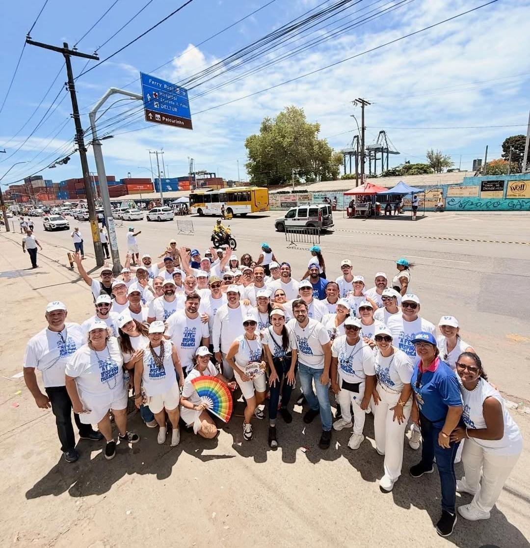 VALDERICO JÚNIOR  E WANESSA GEDEON PARTICIPAM DA LAVAGEM DO BONFIM AO LADO DE ACM NETO