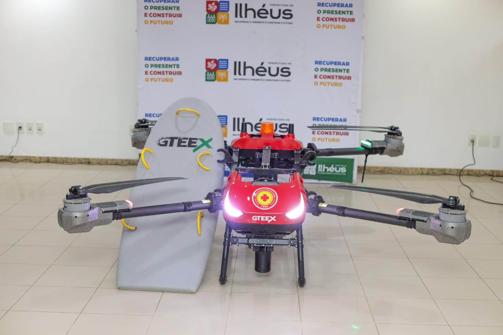 EQUIPES DE SALVAMENTO AQUÁTICO RECEBEM DRONE SALVA-VIDAS PARA FORTALECER SEGURANÇA NAS PRAIAS 