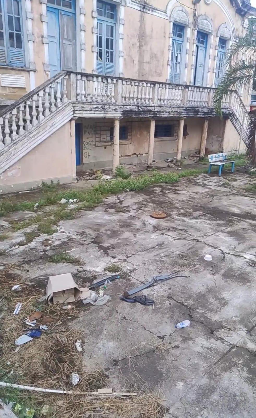 MORADORES DE ILHÉUS DENUNCIAM ABANDONO E COBRAM PROVIDÊNCIAS APÓS ARROMBAMENTO DO ANTIGO GENERAL OSÓRIO, EM ILHÉUS