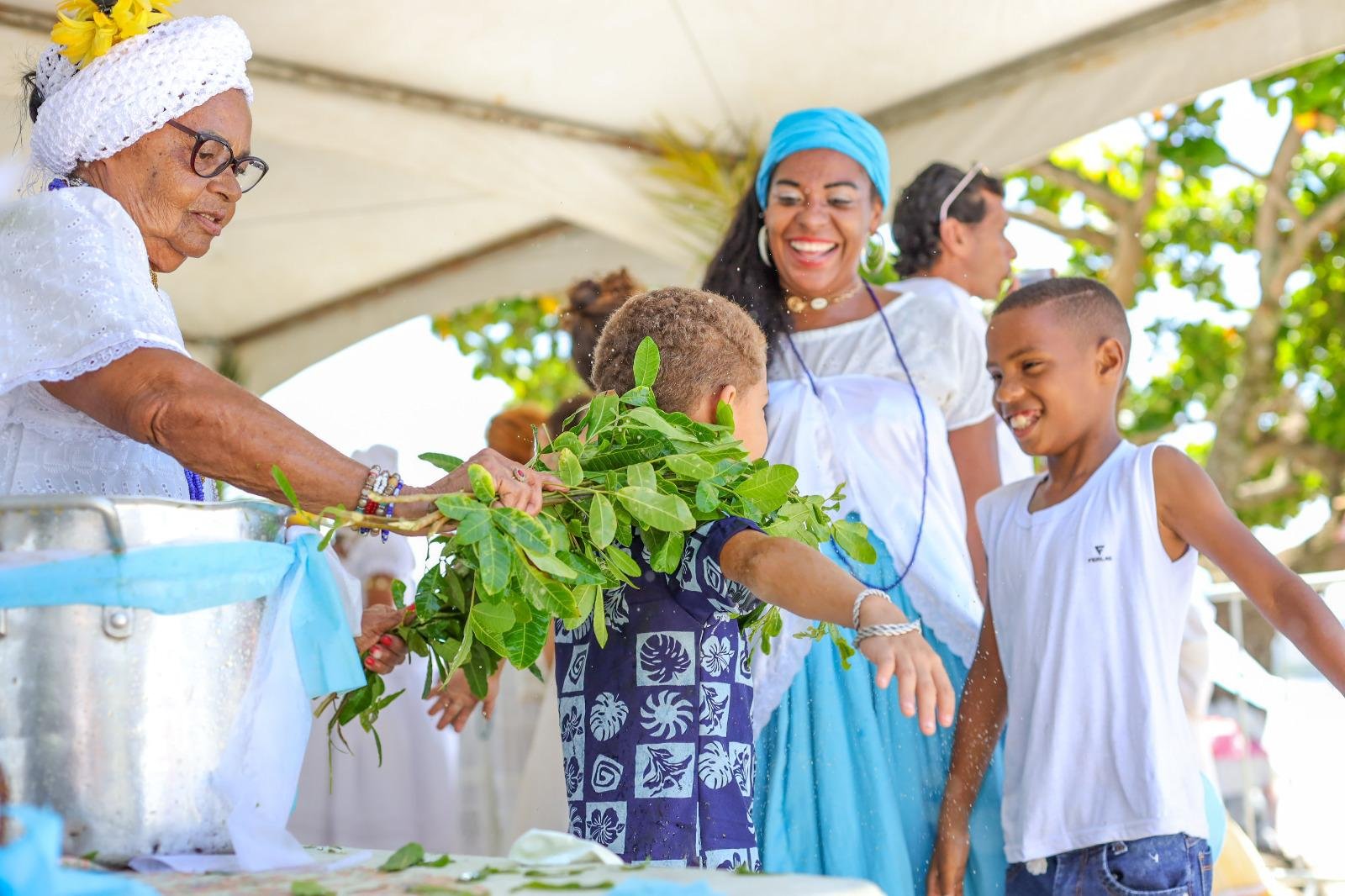 FESTA DE IEMANJÁ MOVIMENTA ILHÉUS COM CELEBRAÇÕES RELIGIOSAS E SHOWS MUSICAIS FESTA DE IEMANJÁ MOVIMENTA ILHÉUS COM CELEBRAÇÕES RELIGIOSAS E SHOWS MUSICAIS