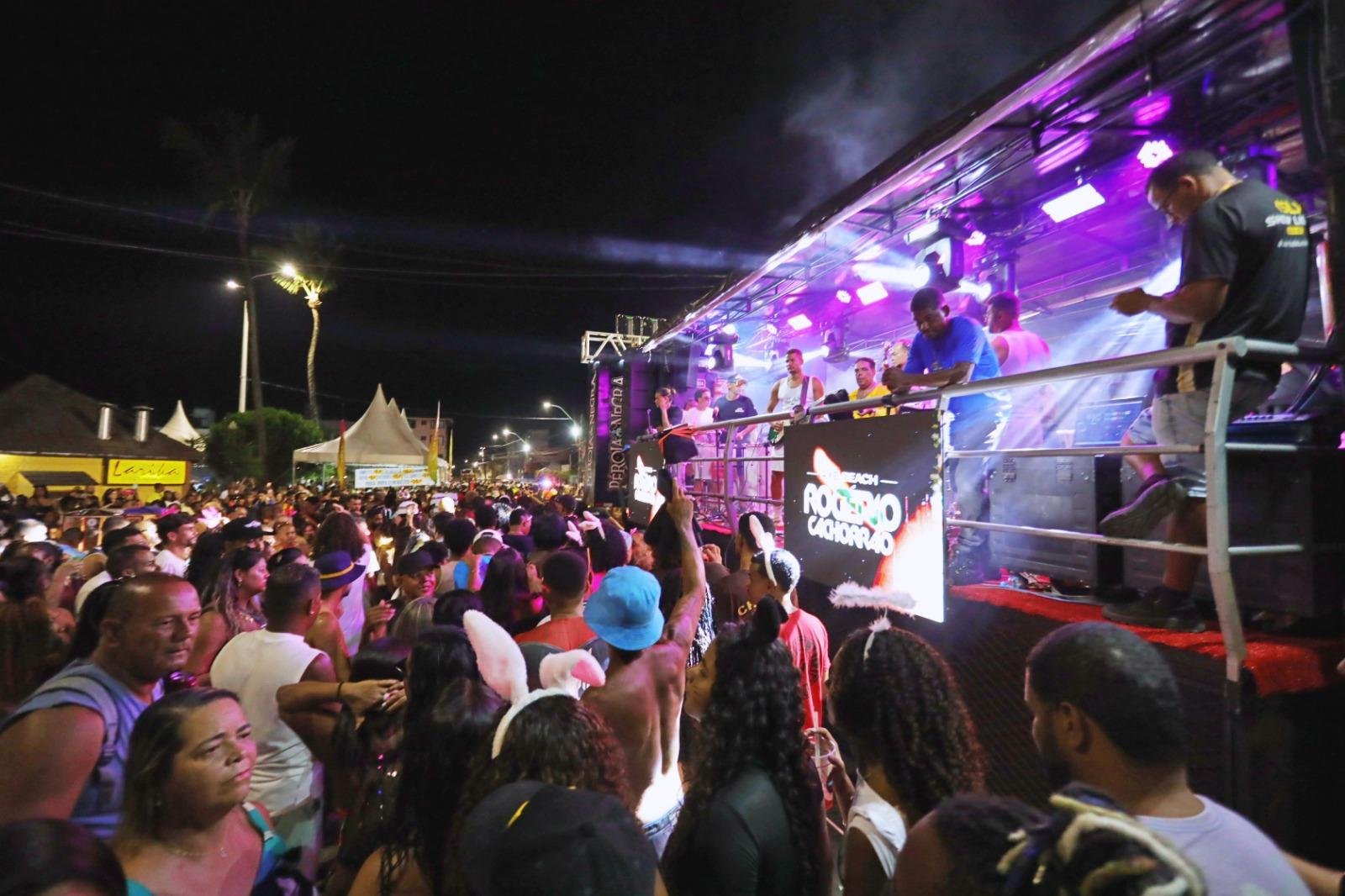 CARNAVAL DE ILHÉUS 2026 COMEÇA COM FESTA, BLOCOS DE RUA E MULTIDÃO NO PONTAL