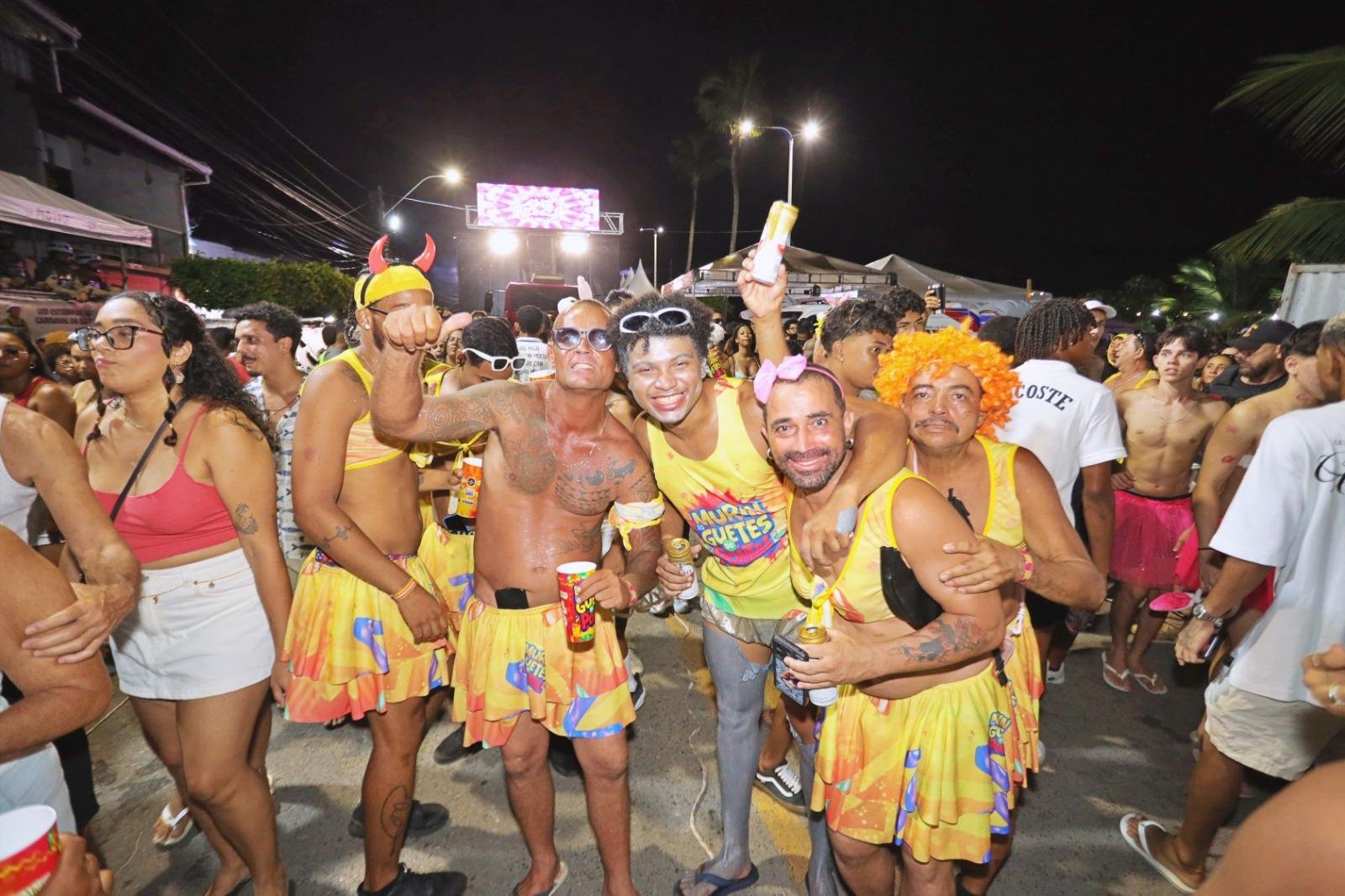 CARNAVAL DE ILHÉUS 2026 COMEÇA COM FESTA, BLOCOS DE RUA E MULTIDÃO NO PONTAL