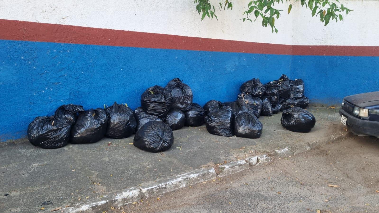 LIMPEZA É REALIZADA NO HERNANI SÁ APÓS BLOCOS DE CARNAVAL 