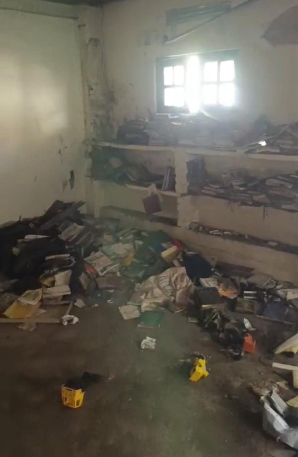 ARROMBADO, TOMADO POR LIXO E COM POSSÍVEL ACERVO EXPOSTO: GENERAL OSÓRIO SEGUE EM ABANDONO NO CENTRO DE ILHÉUS