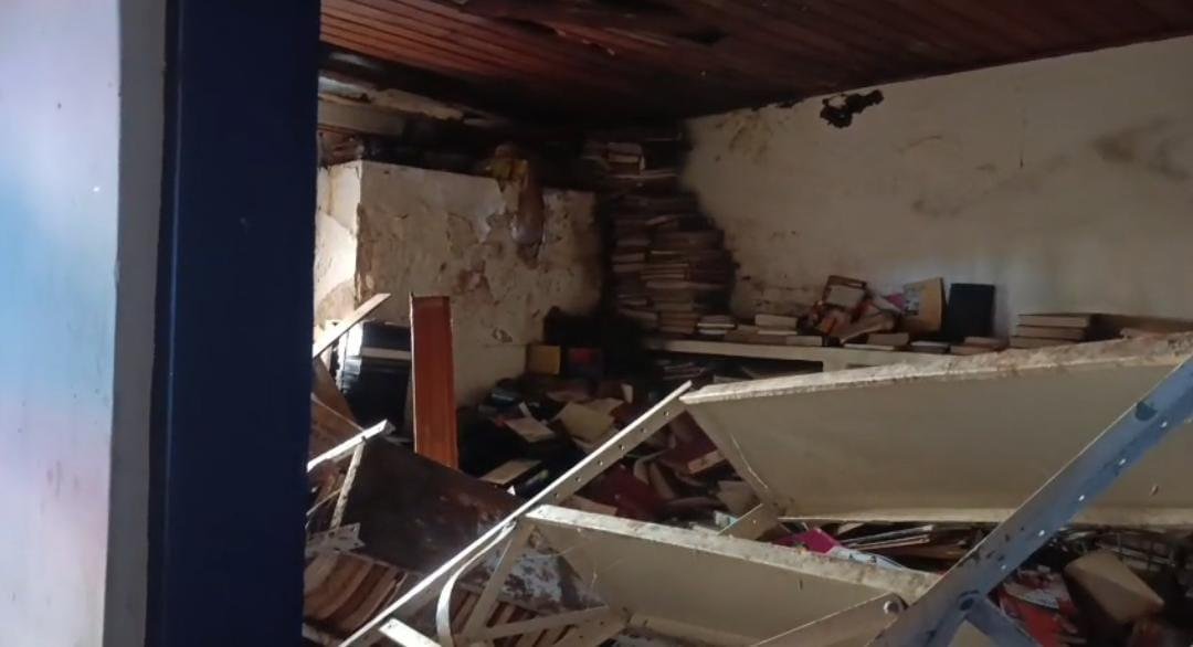 ARROMBADO, TOMADO POR LIXO E COM POSSÍVEL ACERVO EXPOSTO: GENERAL OSÓRIO SEGUE EM ABANDONO NO CENTRO DE ILHÉUS