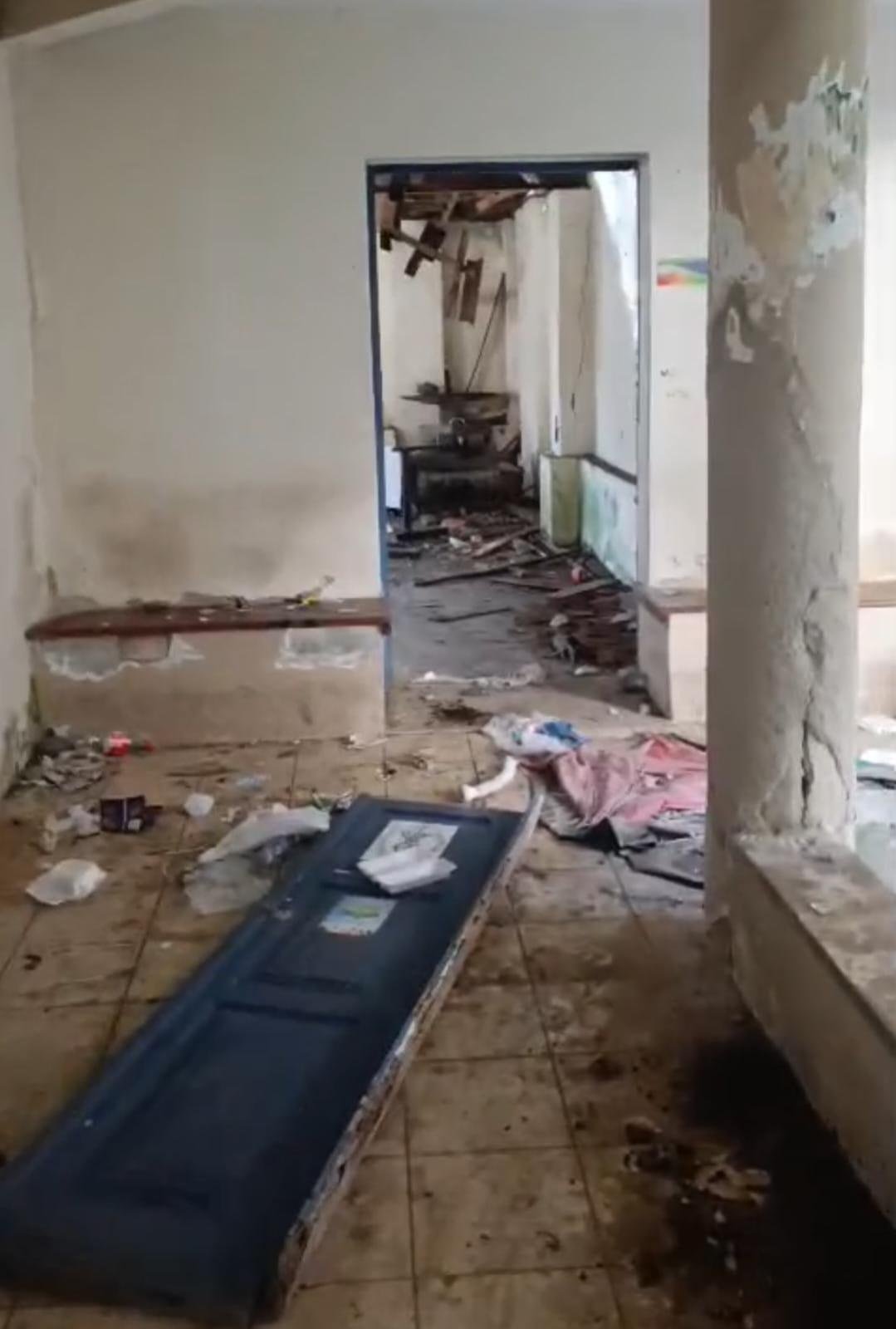 ARROMBADO, TOMADO POR LIXO E COM POSSÍVEL ACERVO EXPOSTO: GENERAL OSÓRIO SEGUE EM ABANDONO NO CENTRO DE ILHÉUS