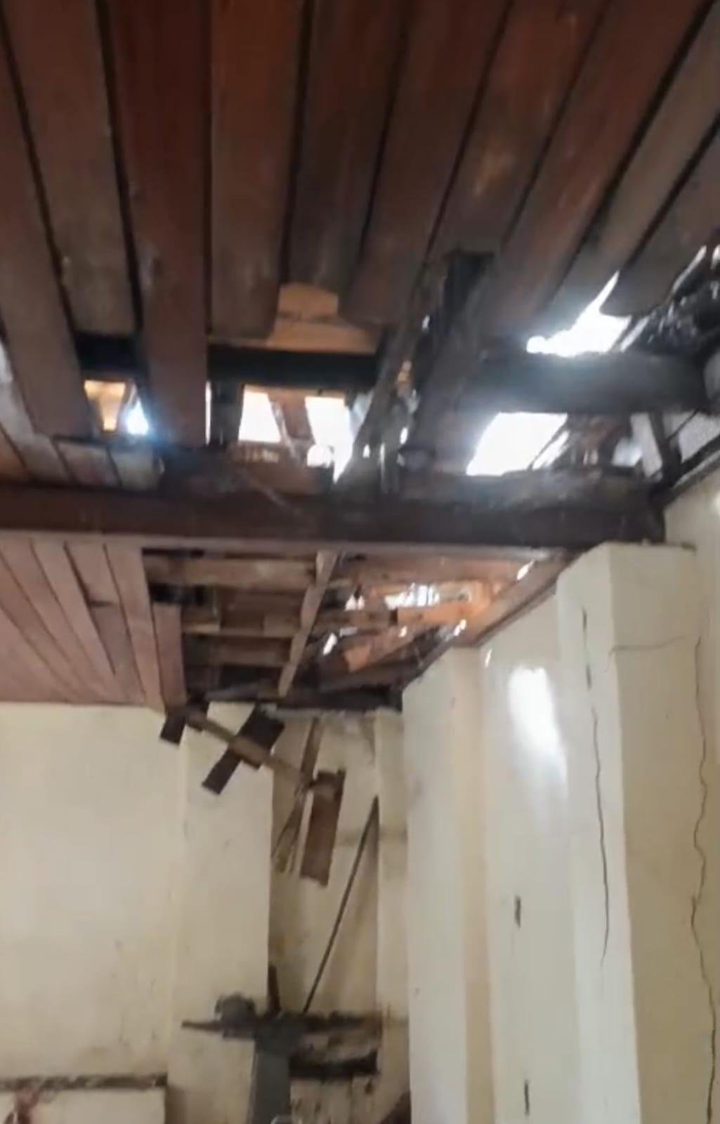 ARROMBADO, TOMADO POR LIXO E COM POSSÍVEL ACERVO EXPOSTO: GENERAL OSÓRIO SEGUE EM ABANDONO NO CENTRO DE ILHÉUS