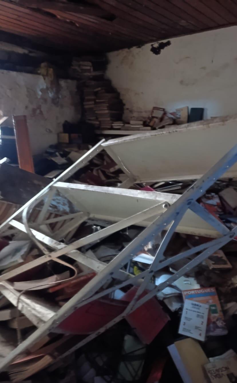 ARROMBADO, TOMADO POR LIXO E COM POSSÍVEL ACERVO EXPOSTO: GENERAL OSÓRIO SEGUE EM ABANDONO NO CENTRO DE ILHÉUS