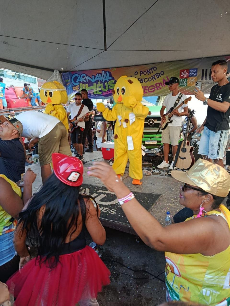 PRESERVATIVOS SÃO DISTRIBUÍDOS NO BLOCO 20 COMER 