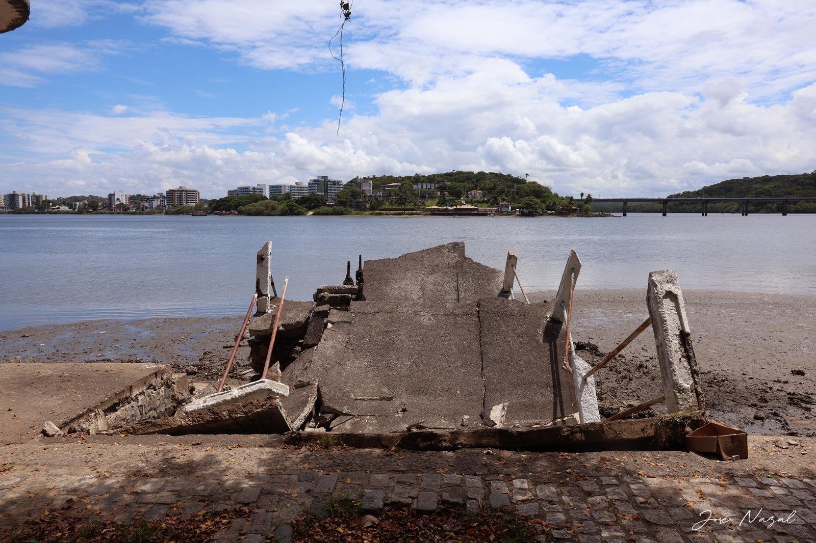 VELHO CAIS DO ANTIGO PORTO DESABA APÓS DÉCADAS SEM MANUTENÇÃO