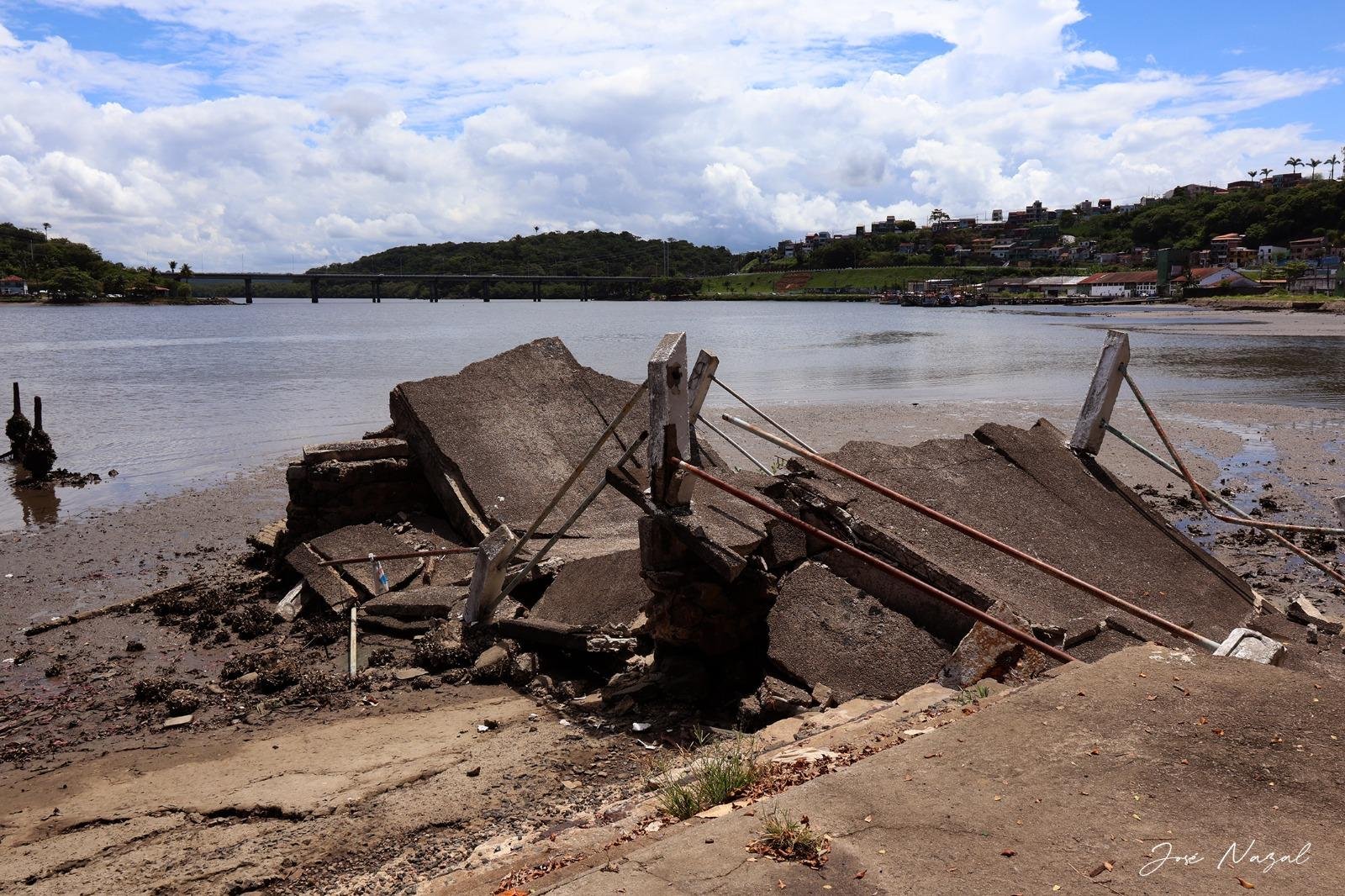 VELHO CAIS DO ANTIGO PORTO DESABA APÓS DÉCADAS SEM MANUTENÇÃO