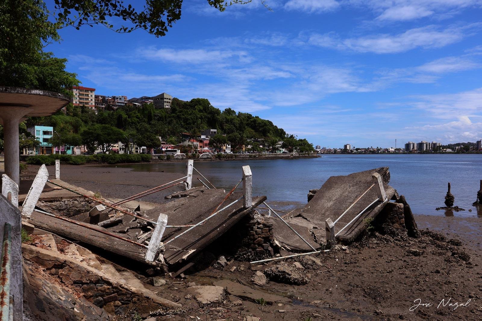 VELHO CAIS DO ANTIGO PORTO DESABA APÓS DÉCADAS SEM MANUTENÇÃO