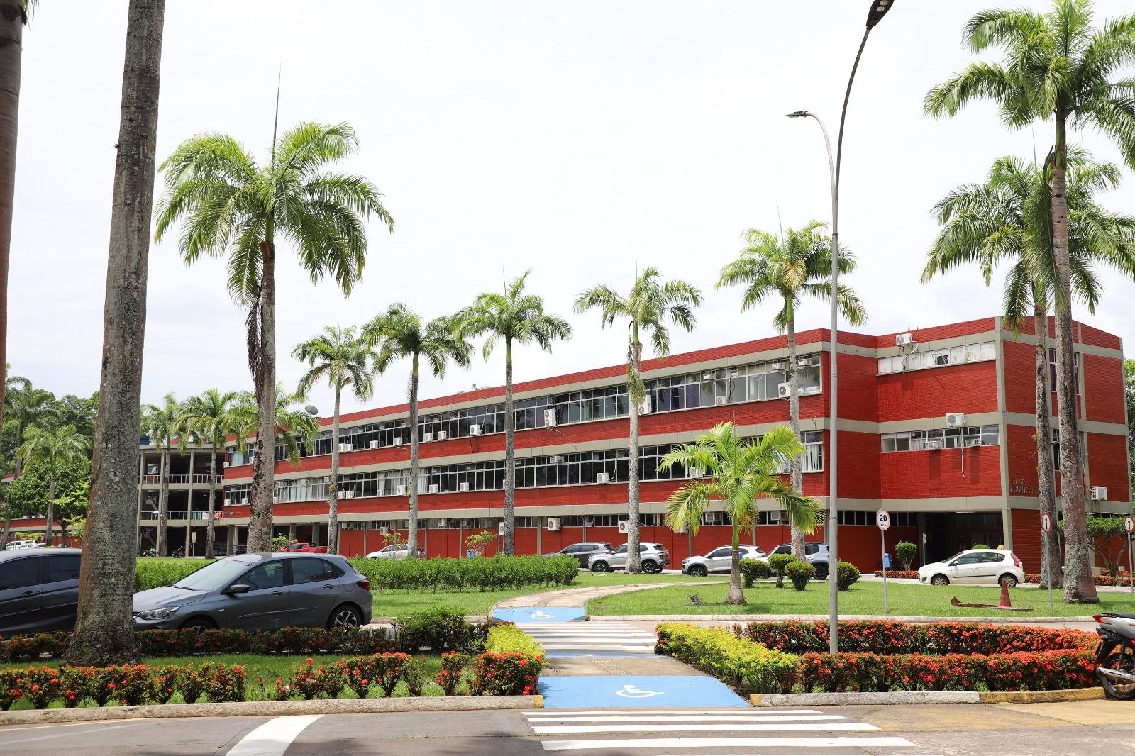 UESC INICIA 2026 COM INVESTIMENTOS ESTRUTURAIS E FORTALECIMENTO DO QUADRO DE PESSOAL UESC INICIA 2026 COM INVESTIMENTOS ESTRUTURAIS E FORTALECIMENTO DO QUADRO DE PESSOAL