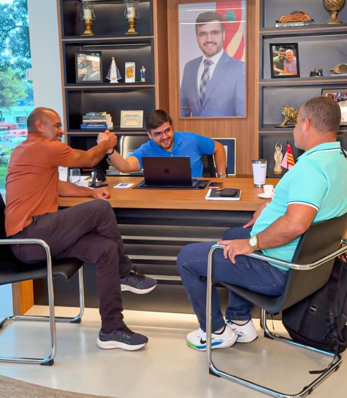 APÓS DISCURSO QUE ELEVOU TOM E FEZ REFERÊNCIA A 2006, PREFEITO DE ILHÉUS CONVOCA PRESIDENTE DA CÂMARA E LÍDER DO GOVERNO PARA APÓS DISCURSO QUE ELEVOU TOM E FEZ REFERÊNCIA A 2006, PREFEITO DE ILHÉUS CONVOCA PRESIDENTE DA CÂMARA E LÍDER DO GOVERNO PARA